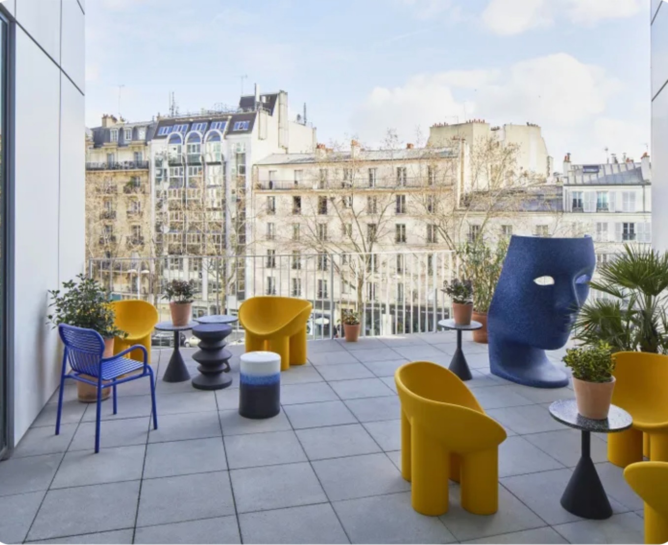 Terrasse extérieure Terrasse extérieure aménagée et accessible aux apprenants du centre de formation